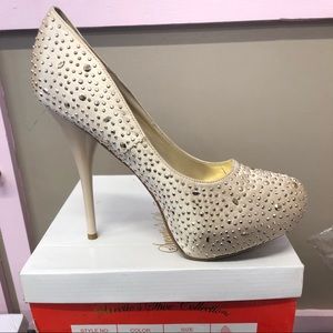 The “Jackie” Shoe by Sweeties Shoes size 10.5 Gold New in original box
